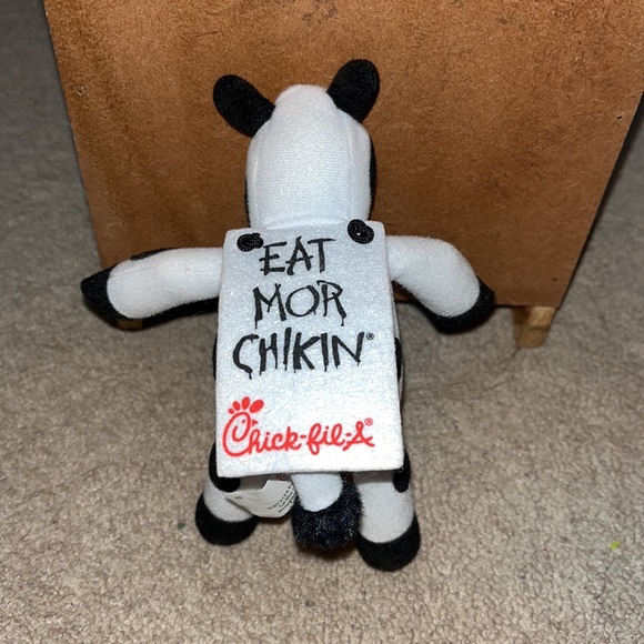 CHICK-FIL-A COW MASCOT EAT MORE CHICKEN STUFFED ANIMAL - Picture 2 of 5